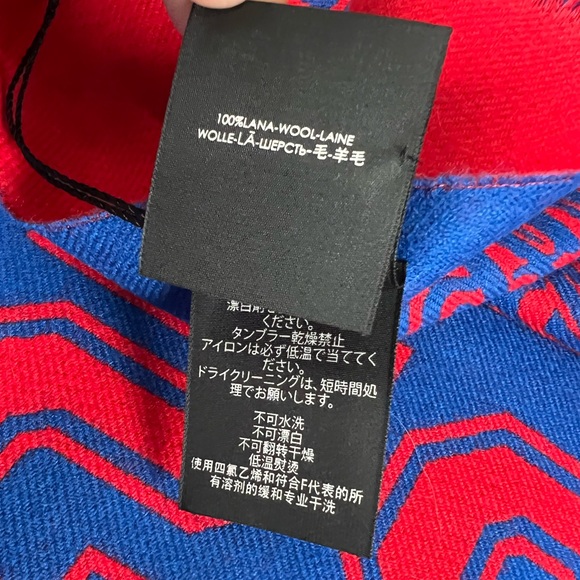 🧣GUCCI PAR AMOUR SCARF🧣 - Picture 6 of 10